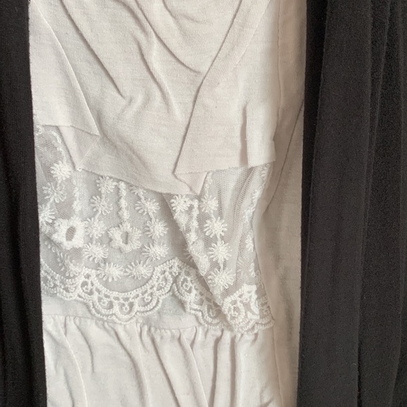 Black and white one piece cardigan - Picture 2 of 2